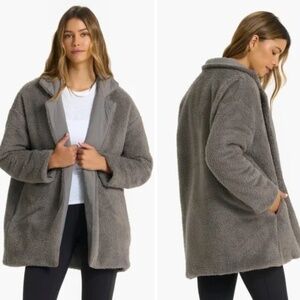 Vuori Reversible Cozy Sherpa Jacket  NWT Size M/L